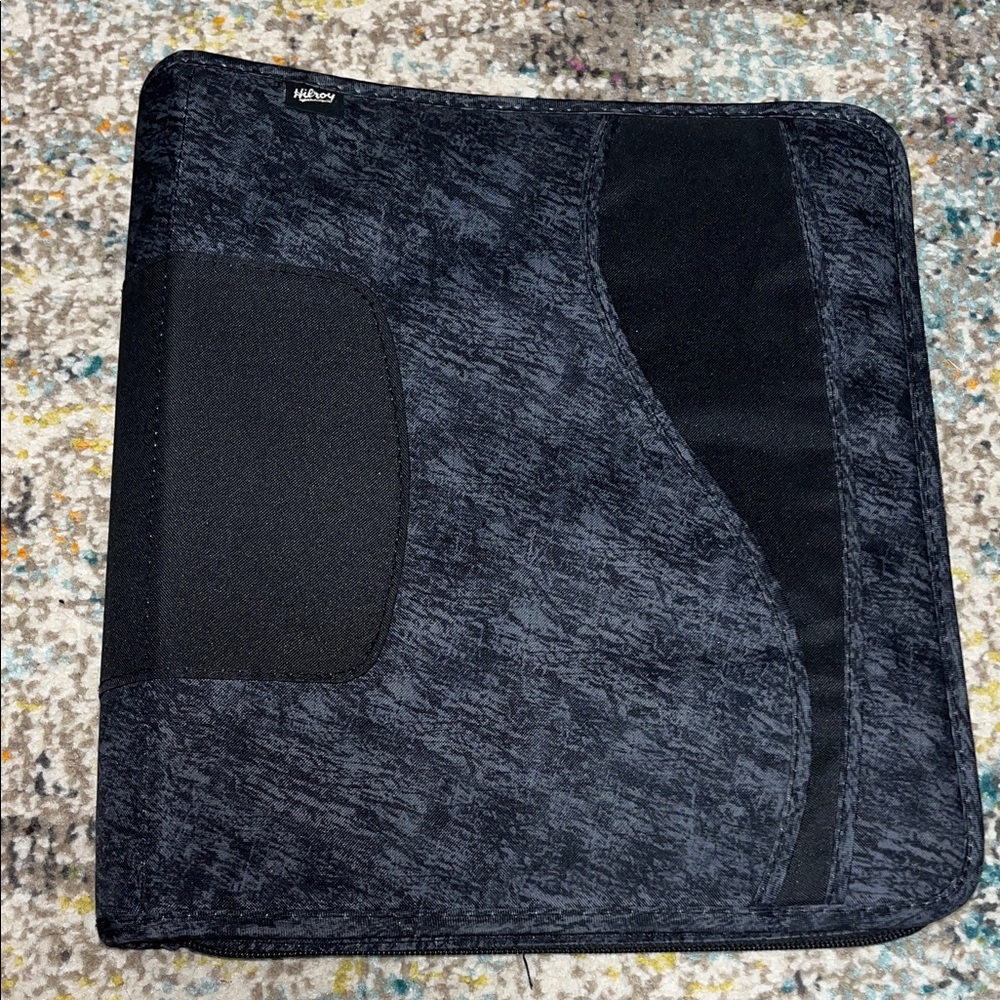 Hilroy 1.5" Front Pocket Zipper Binder